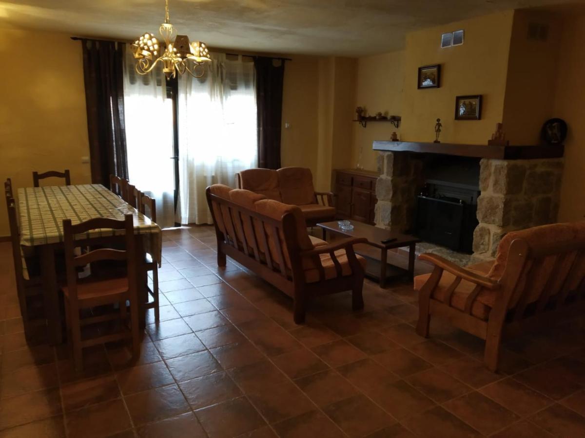 Viv. De Uso Turistico Fuente El Tejo - Casa Ana Villa Burgohondo Buitenkant foto