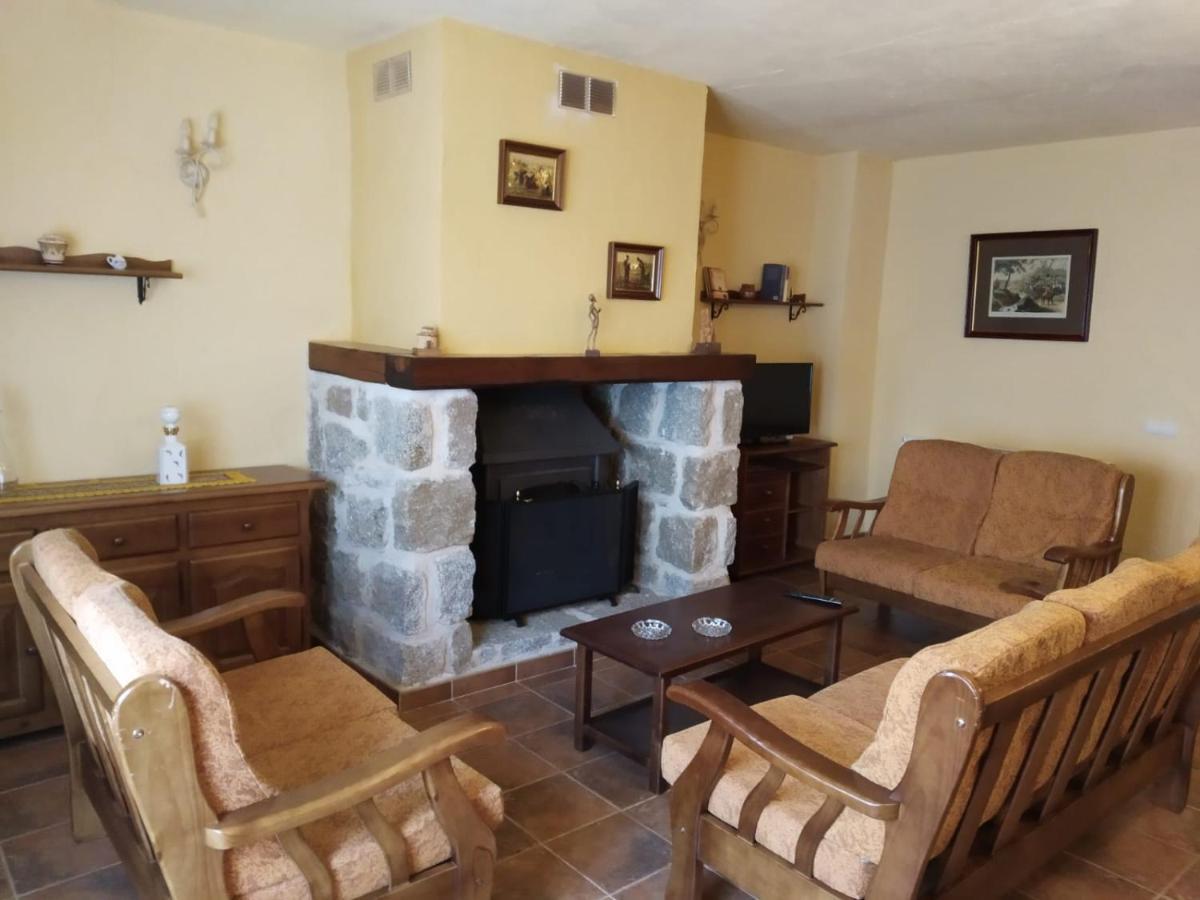 Viv. De Uso Turistico Fuente El Tejo - Casa Ana Villa Burgohondo Buitenkant foto